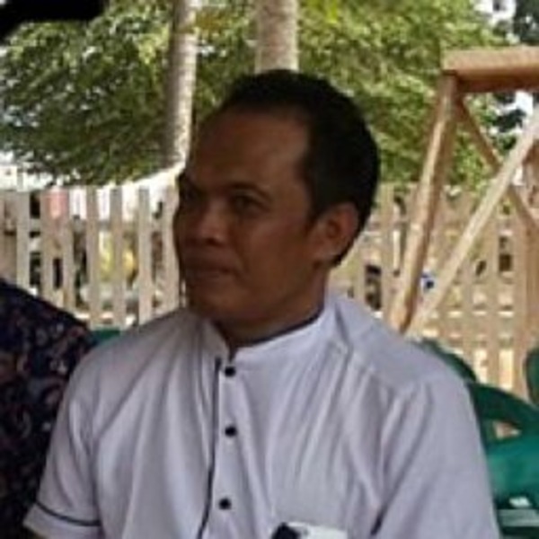 Dr. Moh. Rolli Paramata, SE., MM.